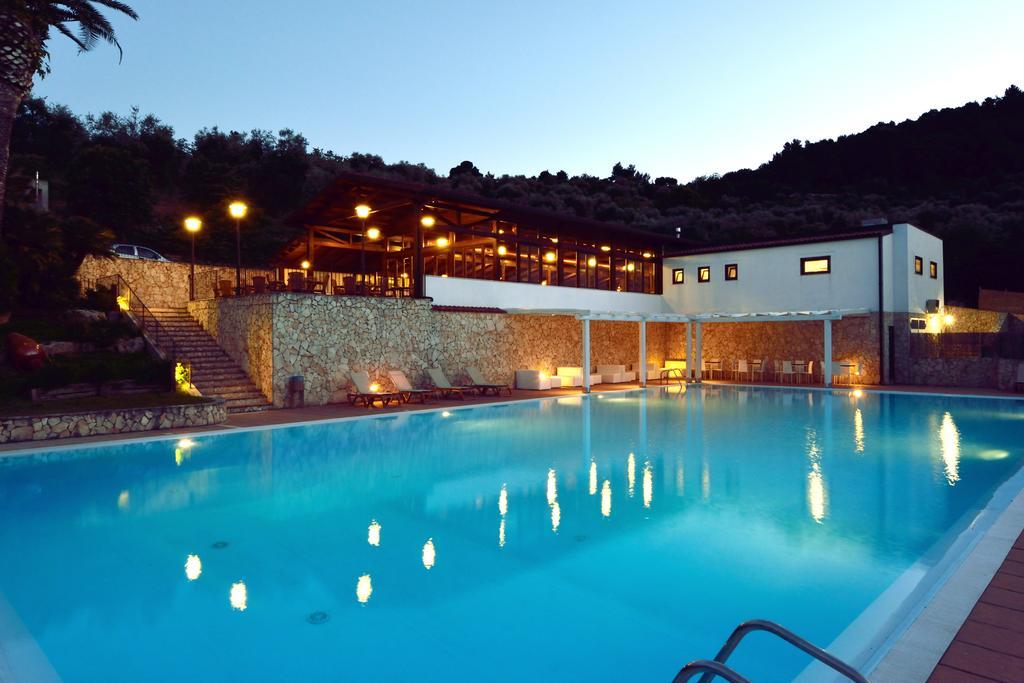 Agriturismo Torre Dei Preti Пескичи Экстерьер фото